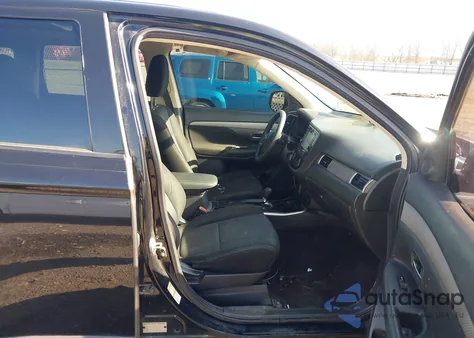 2018 Mitsubishi Outlander Es z USA, uszkodzony, nr VIN JA4AD2A36JZ052883